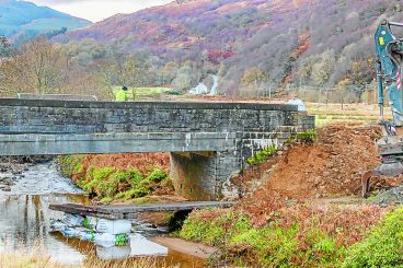 Demolition work begins on Glen Lean bridge