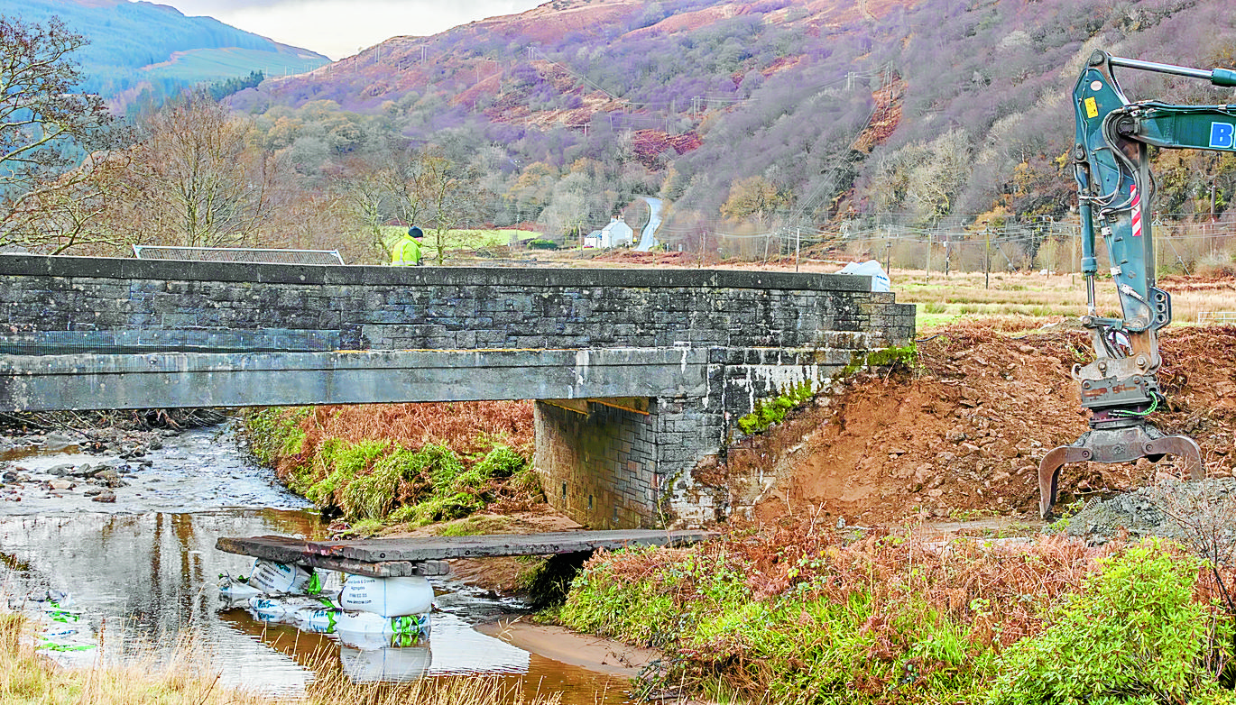 Demolition work begins on Glen Lean bridge