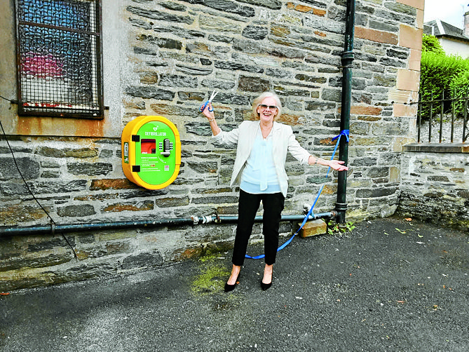 Tenth Defibrillator for Dunoon Marked with Celebration