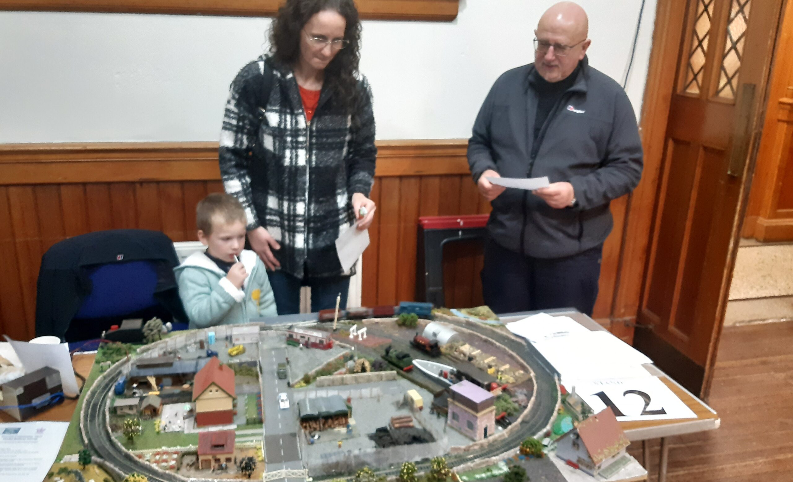 Dunoon modellers steam into Greenock anniversary show