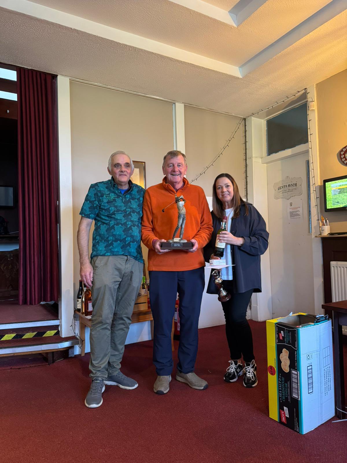 Lee wins memorial trophy