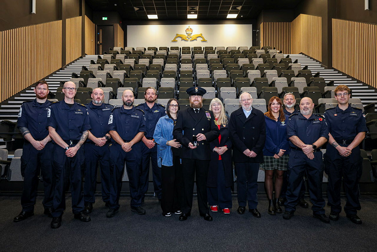 SMQ students step closer to becoming submariners