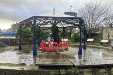 Free the Rothesay Penguin –  Plea to rescue star of the lights