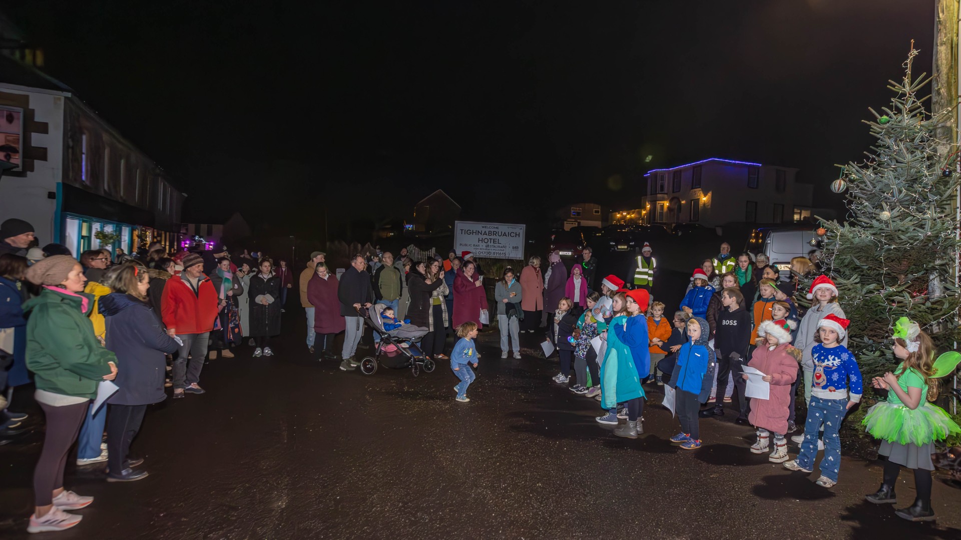 Christmas tree and treats for Tighnabruaich