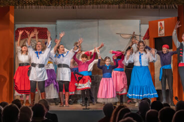 Kames pantomime draws full house