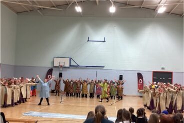 Scottish Opera on Bute: Singers join Brandane pupils in song