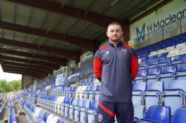 Strapp signs for Staggies