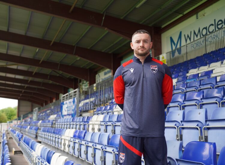 Strapp signs for Staggies