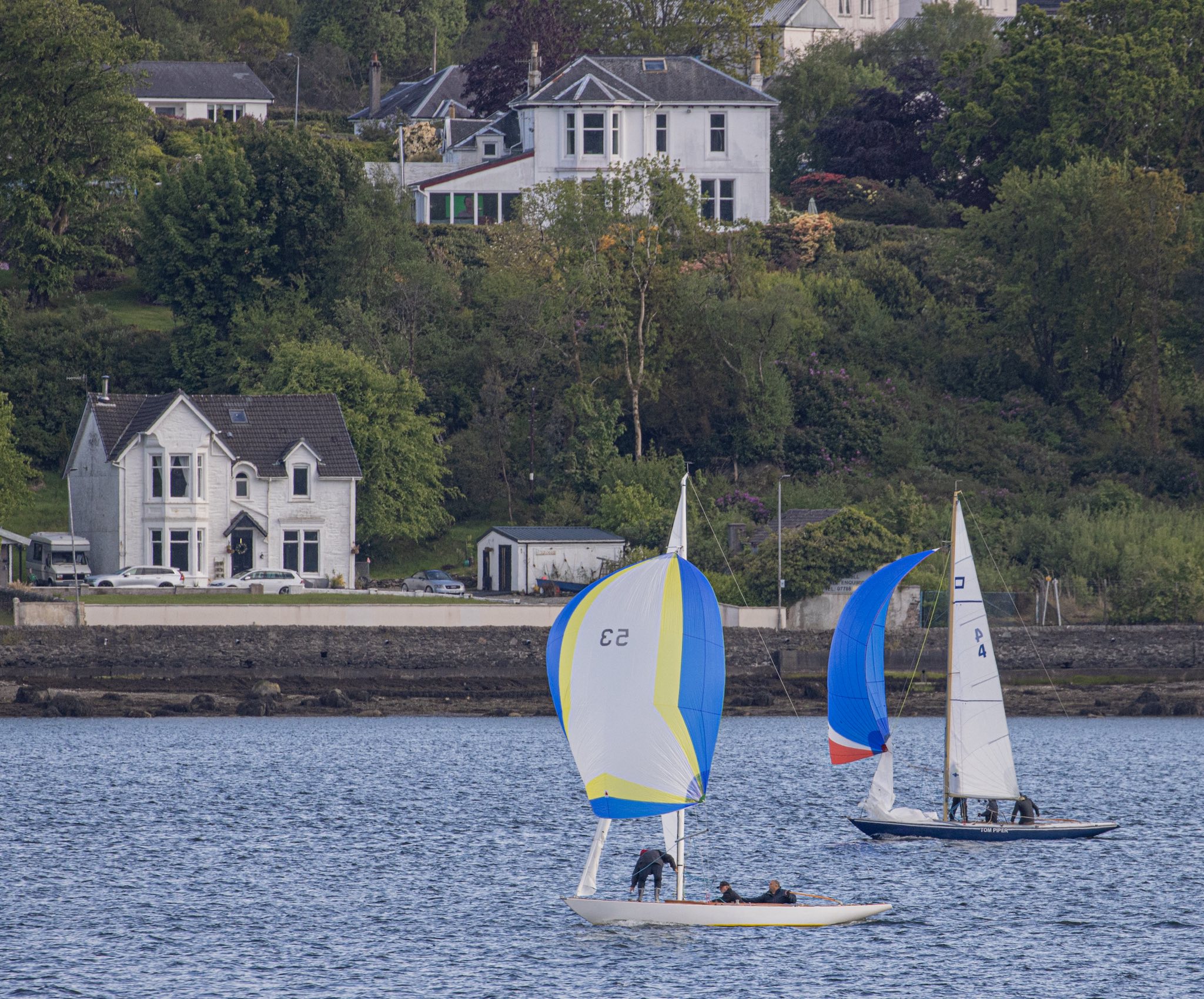 Holy Loch crews battle tide and fading winds