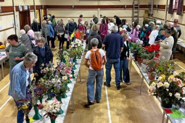 Bumper crowds visit Kyles Flower Show