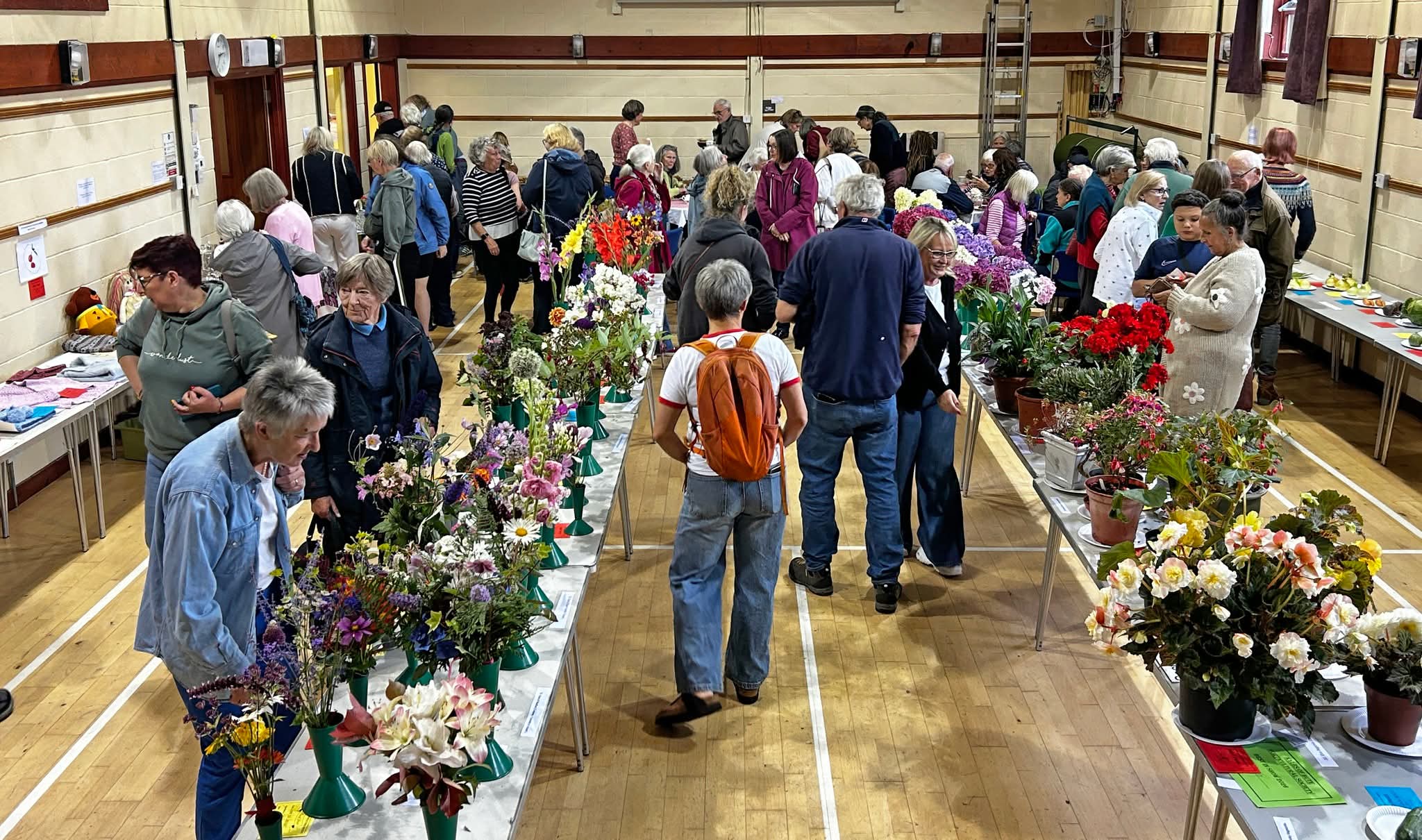 Bumper crowds visit Kyles Flower Show