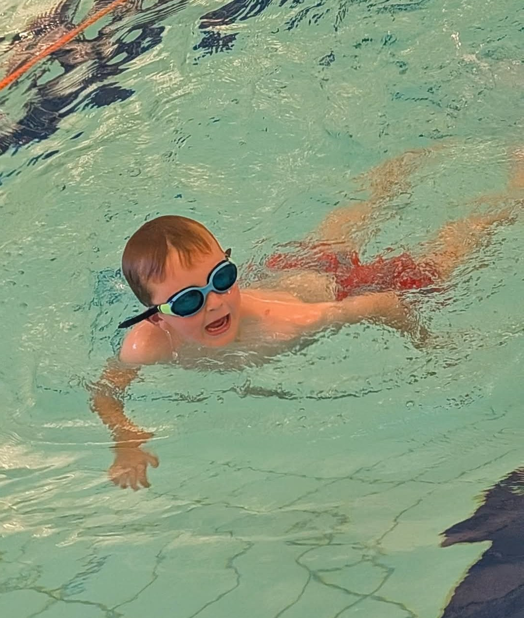 Six-year-old Rory makes a splash for neonatal unit