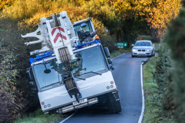 Crane leaves Portavadie road blocked after early morning incident