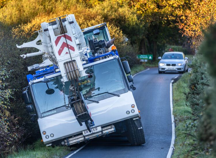Crane leaves Portavadie road blocked after early morning incident